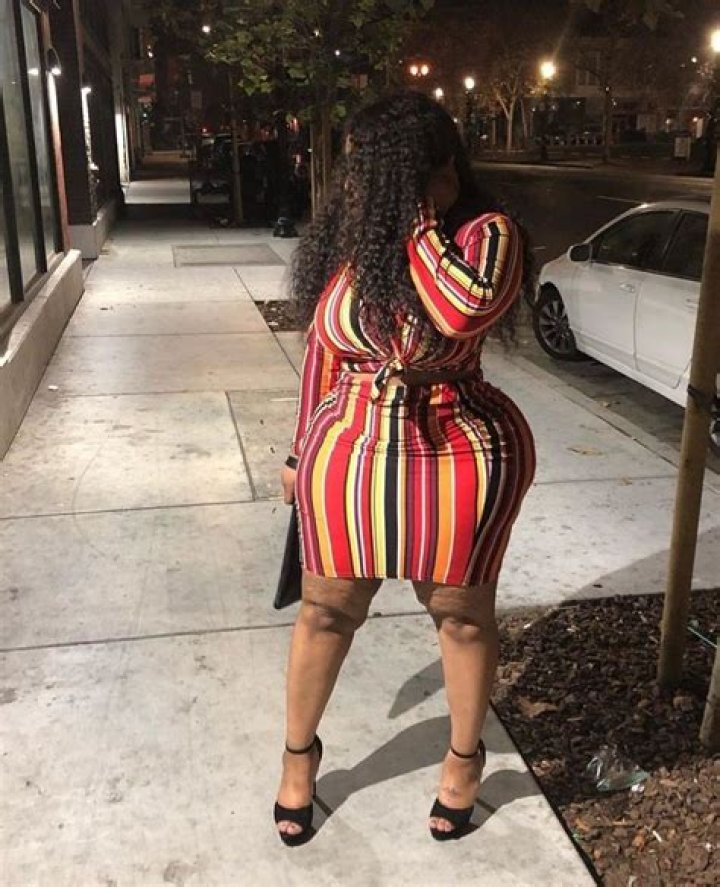 Shawty ass so fat you can see it from the front lyrics